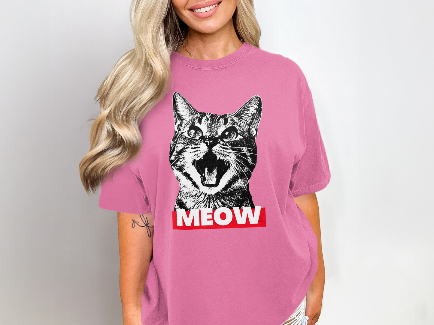 Distressed Yelling Cat T-Shirt, Meow Graphic Tee, Edgy Grunge Cat Lover Gift Shirt for Pet Owners, Unique Funny Animal Tee